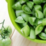 Zeleni paradajz za zimu na kriške prste poližete